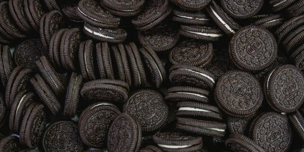 Black Cocoa Explained: pH, Fat, and the Powder Behind Oreos