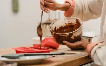 Molding and Unmolding Chocolate: Getting Clean Release Every Time