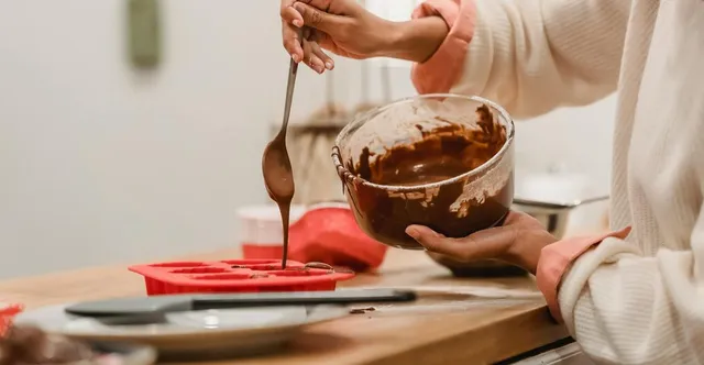 How to Unmold Chocolate Cleanly: Fix Sticking, Cracks & Dull Spots