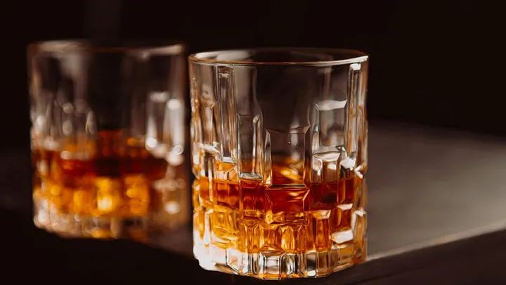 Chocolate and Whiskey Pairing Guide: Flavor Chemistry to Specific Bottles