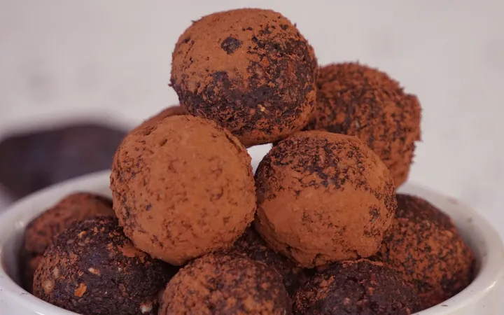 How to Make Chocolate Ganache and Truffles at Home
