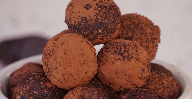 How to Make Chocolate Ganache and Truffles at Home