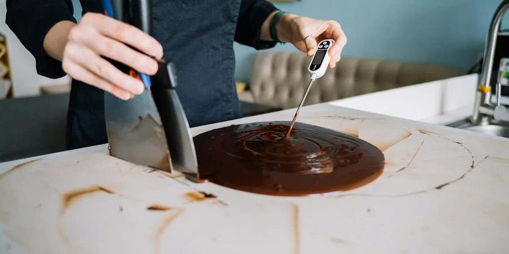Seeding vs. Tabling: Which Tempering Method Fits Your Kitchen